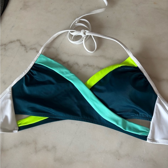 Stylish Multicolor Bikini Top - Picture 1 of 3